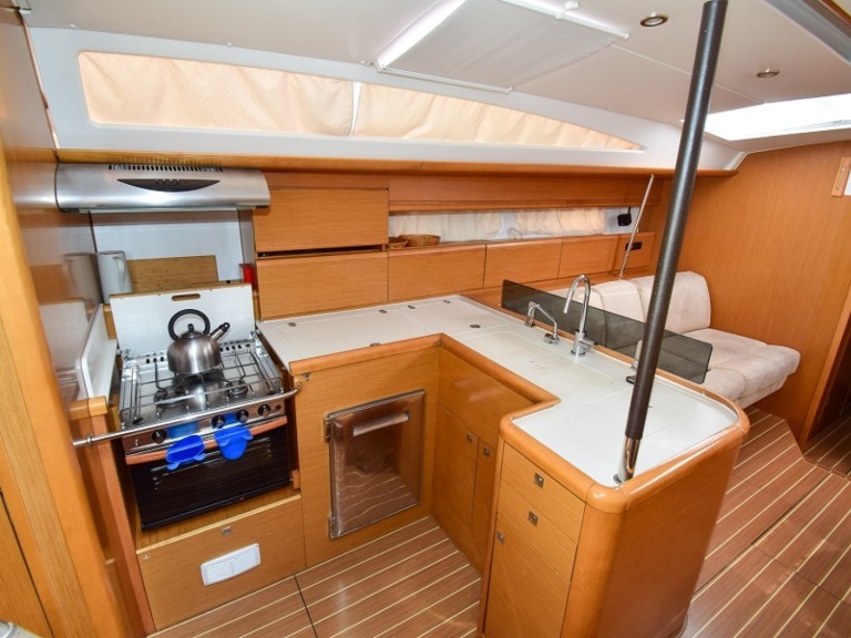 Bareboat Rental Sailboat Jeanneau with a boat licence