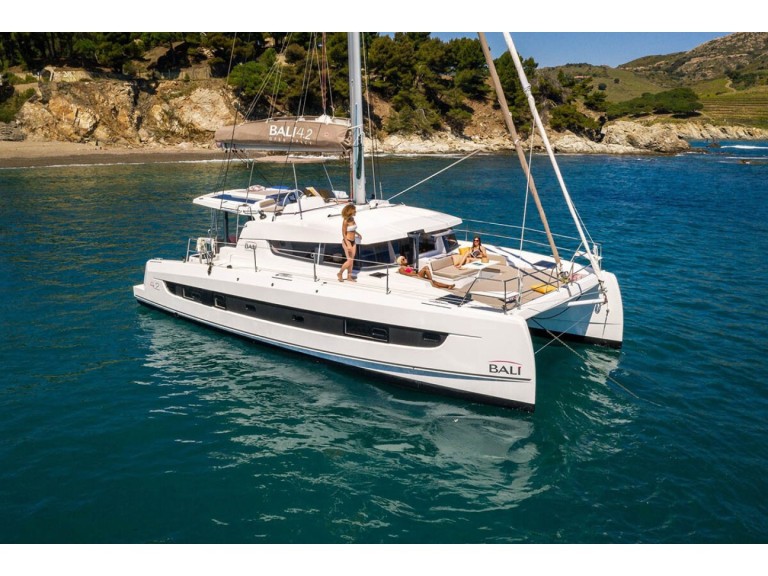 Yacht charter Golfo Aranci cheap Bali 4.2