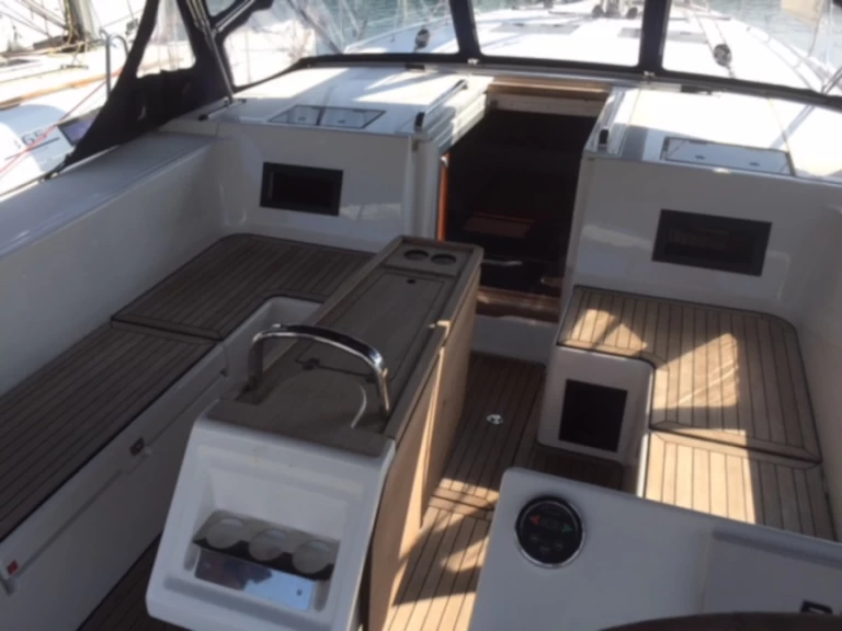 Bareboat Rental Sailboat Bavaria with a boat licence