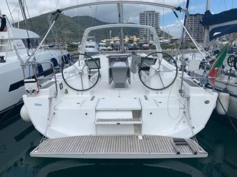 Rent a Bénéteau Oceanis 41.1 Salerno