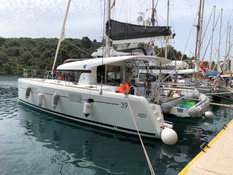 Yacht charter Préveza cheap Lagoon 39
