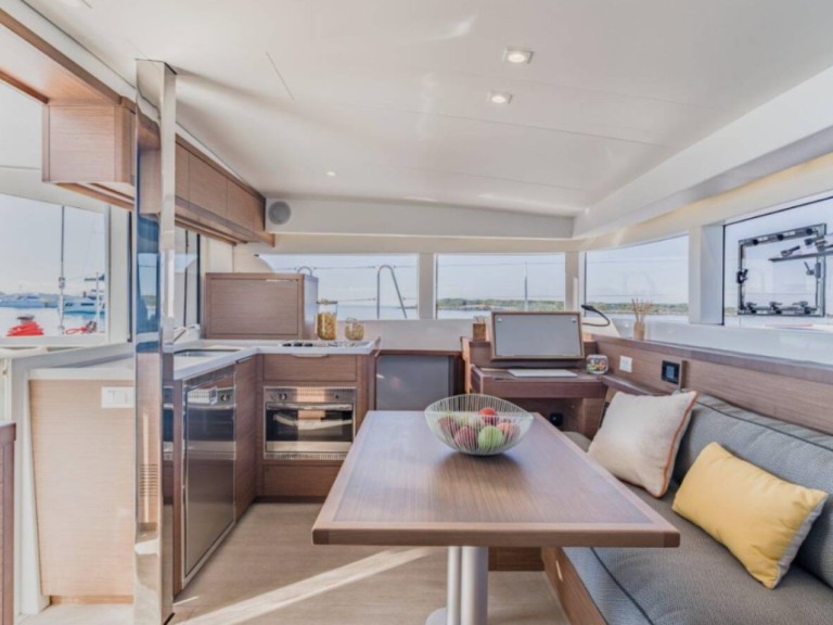 Yacht charter Lefkáda cheap Lagoon 40