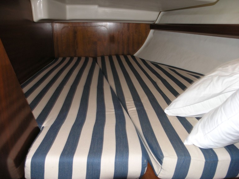 Sailboat rental with or without captain Bénéteau Lefkáda