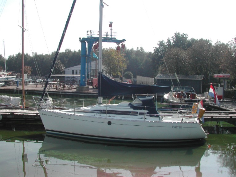 Sailboat rental in Yerseke - Bénéteau Beneteau First 285 