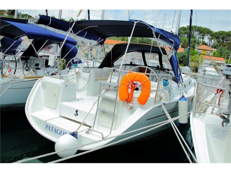 Yacht charter Yerseke cheap Beneteau Cyclades 39