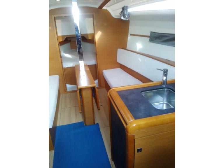 Sailboat rental with or without captain Jeanneau Trapani