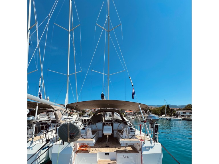 Rent a Bavaria Bavaria C38 Novi Vinodolski