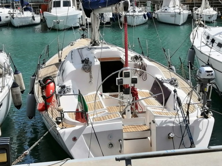 Boat rental Elan Elan 40 in Genova on Samboat
