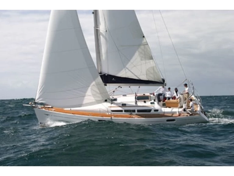 Sailboat for rent Préveza at the best price
