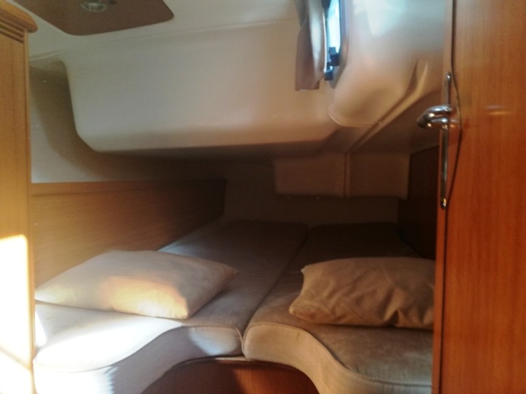 Yacht charter Alimos cheap Sun Odyssey 43