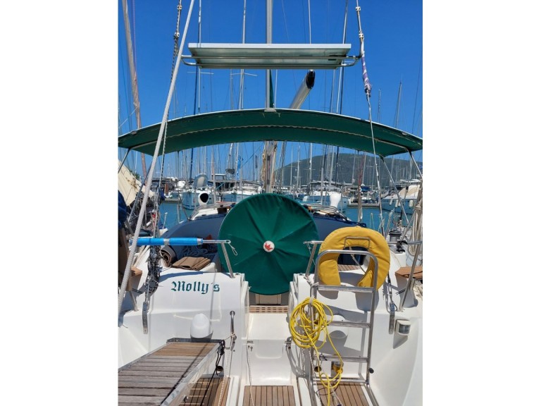 Sailboat rental with or without captain Bénéteau Lefkáda