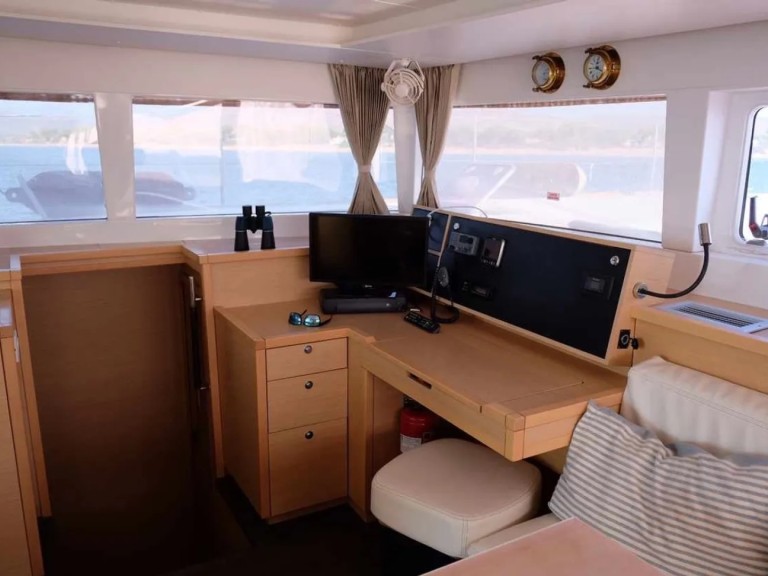 Catamaran rental with or without captain Lagoon Lefkáda