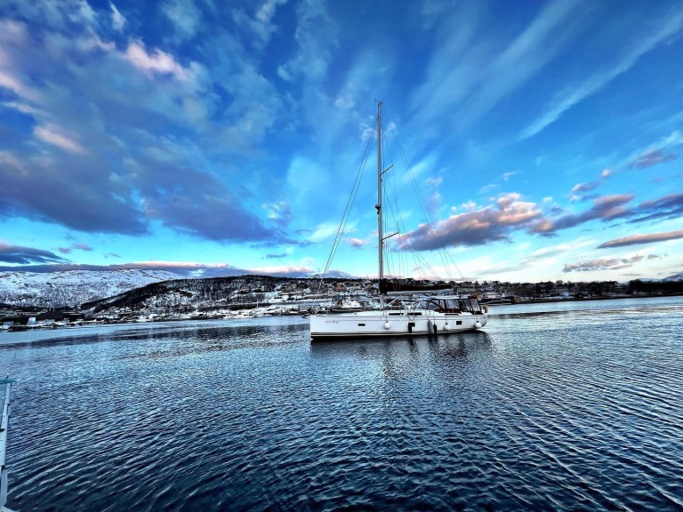 Sailboat rental in Eidkjosen - Hanse Hanse 458