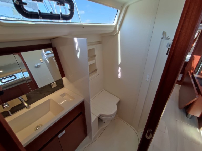 Boat rental Hanse Hanse 418 in Lávrio on Samboat