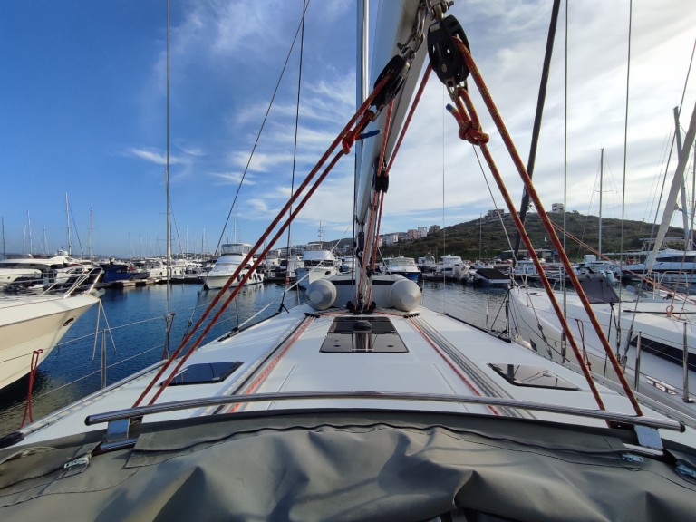 Sailboat rental with or without captain Bavaria Lávrio
