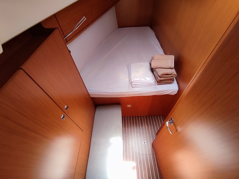 Bareboat Rental Sailboat Bavaria with a boat licence