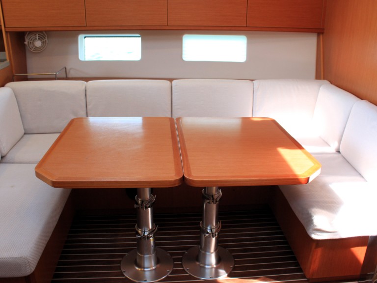 Bavaria Bavaria C45 in Lávrio on SamBoat