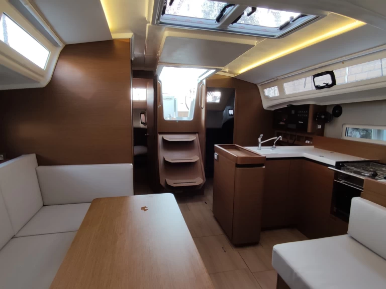 Jeanneau Sun Odyssey 410 in Furnari on SamBoat