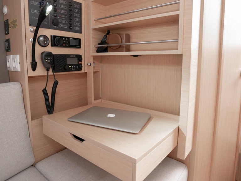 Rent a Bénéteau Oceanis 30.1 Furnari