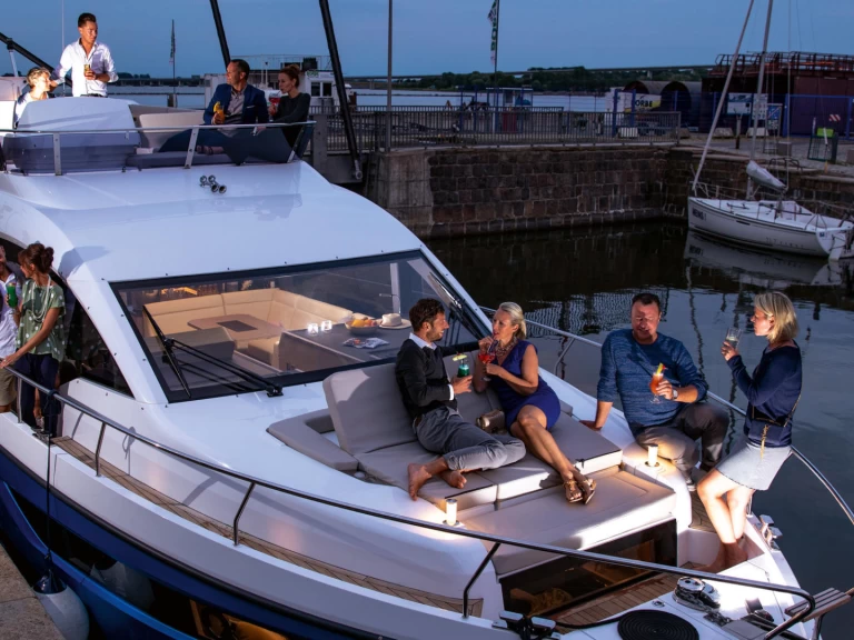 Sealine Sealine F430 in Pula on SamBoat