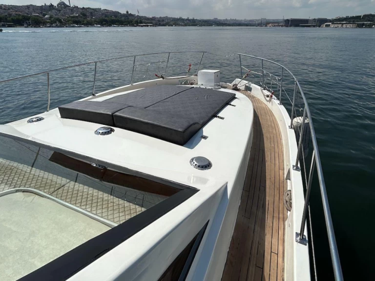 Luxury Yacht rental with or without captain costom made  Eminönü