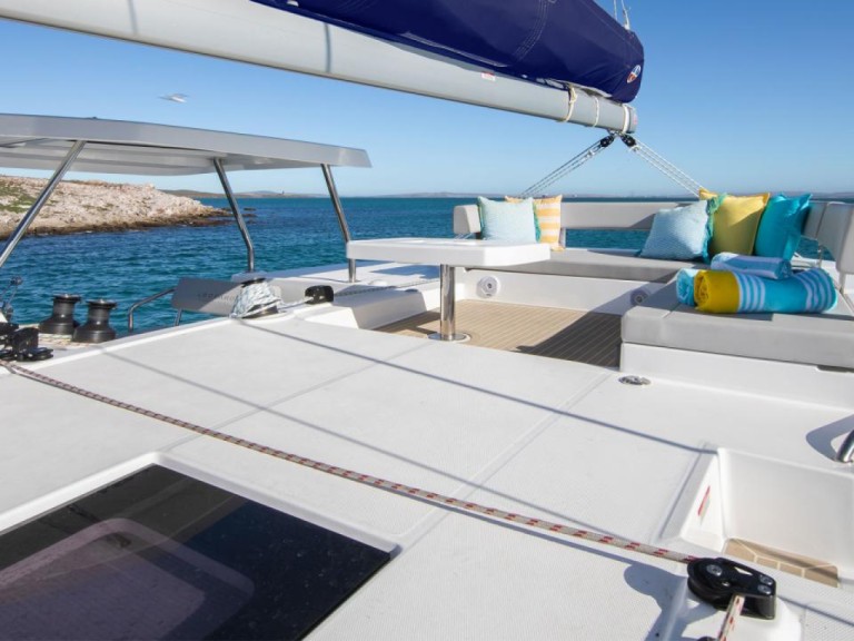 Yacht charter Cannigione cheap Leopard 42