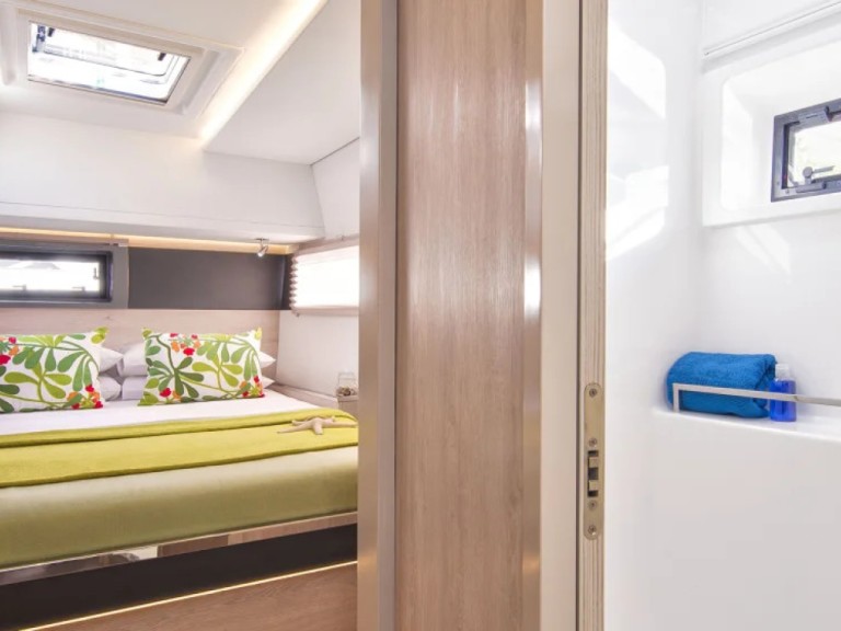 Yacht charter Road Town cheap Leopard 45