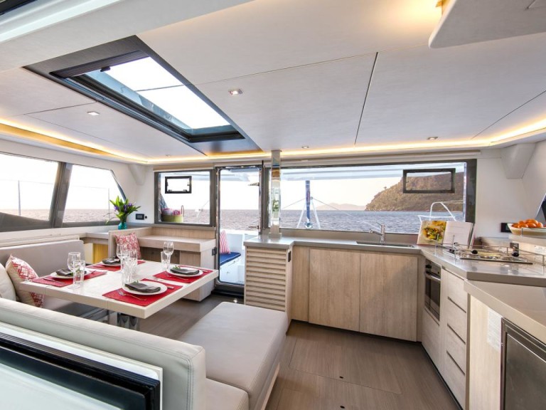 Yacht charter Rodney Bay cheap Leopard 45