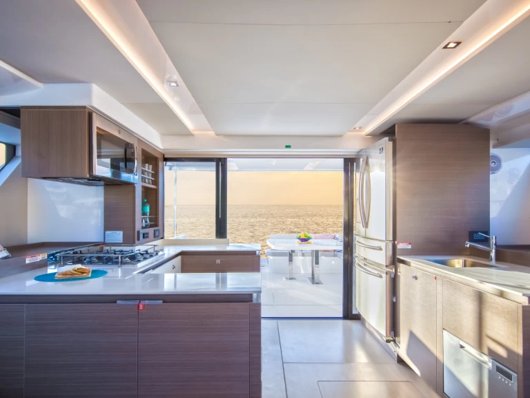 Bareboat Rental Motorboat Leopard with a boat licence