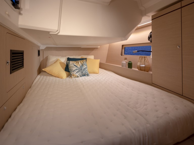 Sailboat rental with or without captain Bénéteau Marigot