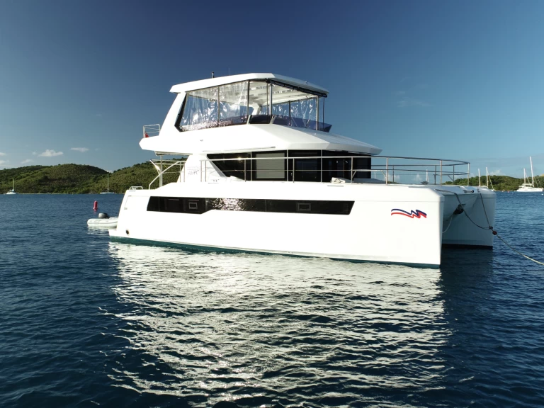 Motorboat for rent Eden Island at the best price