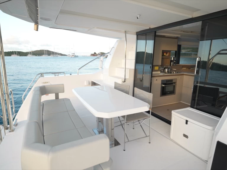Leopard Leopard 40 Powercat in Eden Island on SamBoat