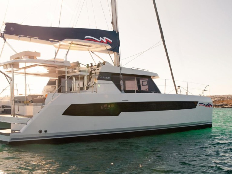 Catamaran rental in Nassau - Leopard Leopard 42