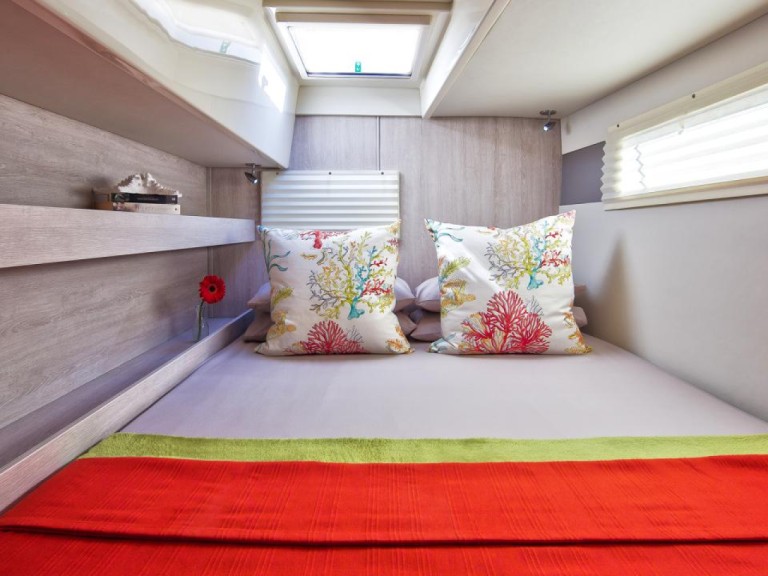 Boat rental Leopard Leopard 40 in Marina (City) on Samboat