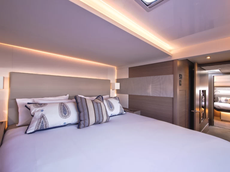 Rent a Leopard Moorings 534 PC/8+1 Road Town