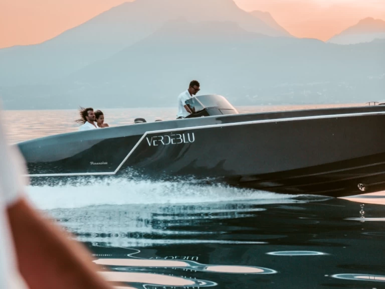 Bareboat Rental Motorboat Frauscher with a boat licence