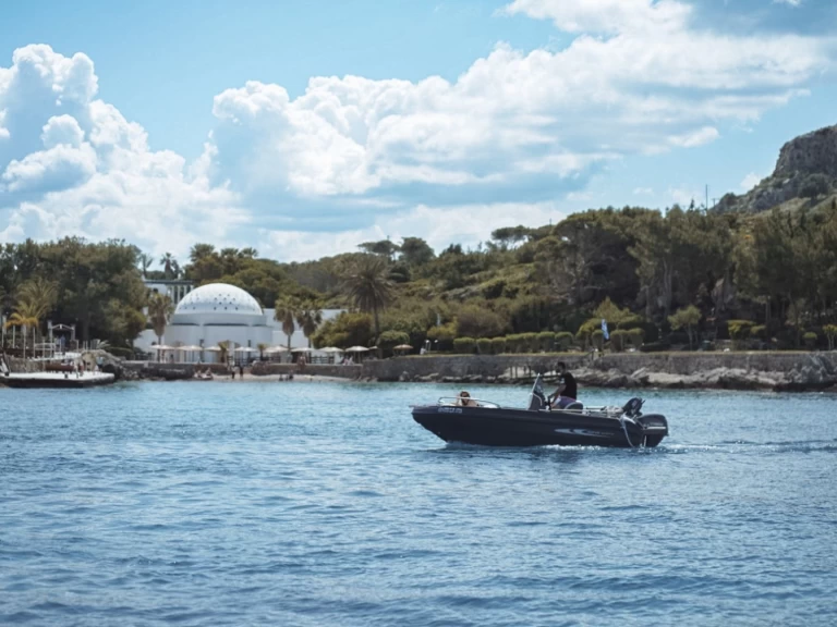 Karel XS 480 in Rhodes (City) on SamBoat