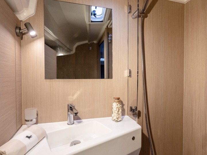 Bénéteau Sunsail 42 charter bareboat or captained in  Marina (City)