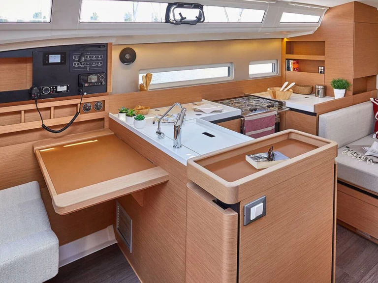 Sailboat rental with or without captain Jeanneau Lefkáda