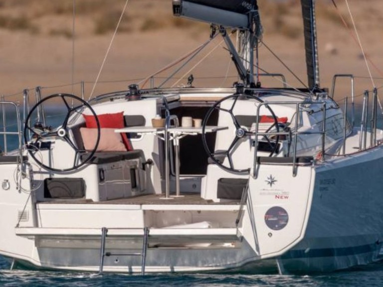 Jeanneau Sun Odyssey 389 in Lefkáda on SamBoat