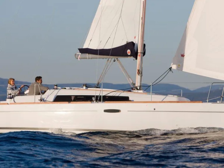 Yacht charter Procida cheap Oceanis 31