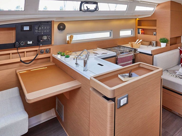 Boat rental Jeanneau Sun Odyssey 410 in Antigua on Samboat
