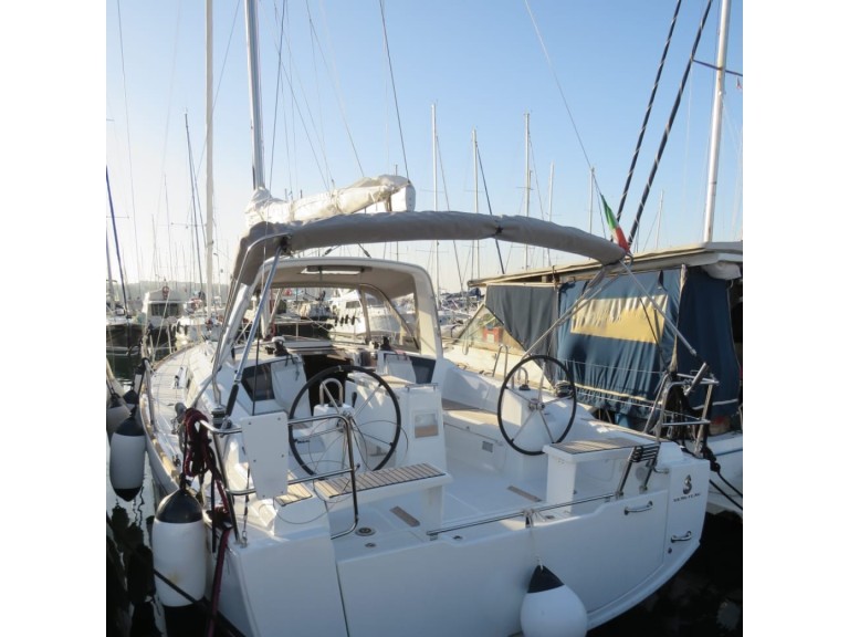 Sailboat for rent Procida at the best price
