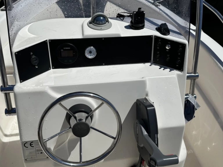 Yacht charter Saint-Cyprien cheap Fm17