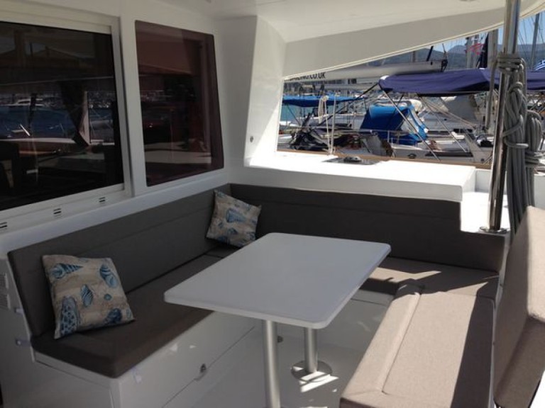 Lagoon Lagoon 400 S2 in Volos on SamBoat