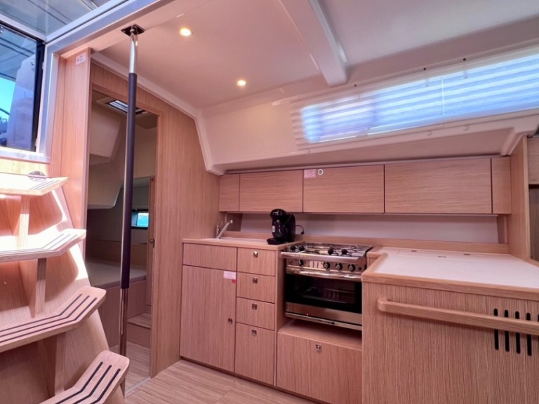 Rent a Bavaria Bavaria C42 Lefkáda