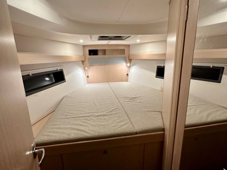 Yacht charter Lefkáda cheap Bavaria C42