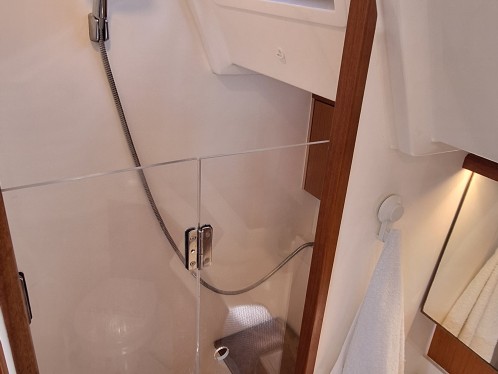 Sailboat for rent Nikiána at the best price