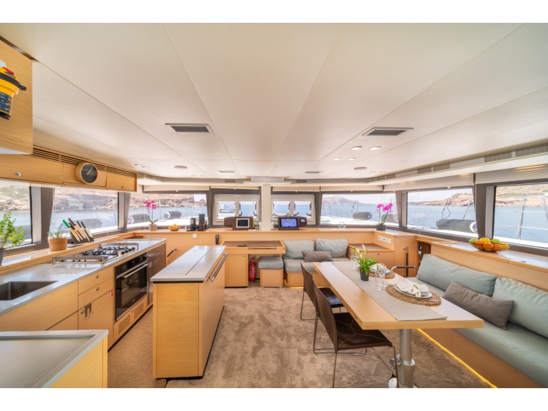 Catamaran for rent Lávrio at the best price