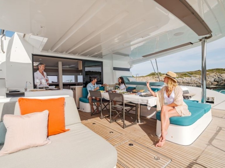 Yacht charter Lávrio cheap Lagoon 55